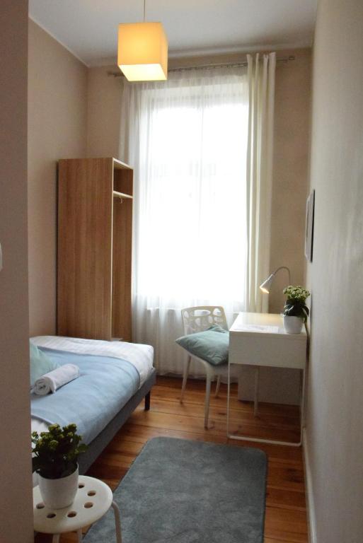 Posteľ alebo postele v izbe v ubytovaní Blooms Inn - City Center Poznan by Friendly Apartments