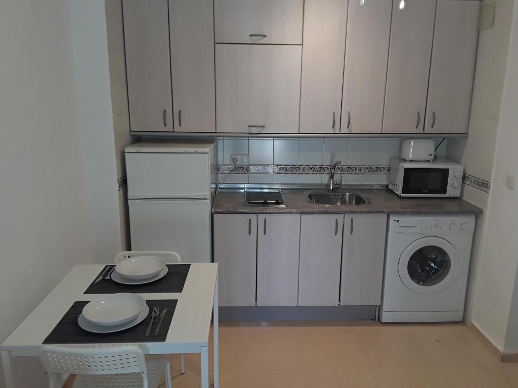 Kuchyňa alebo kuchynka v ubytovaní Fan Flat Torremolinos
