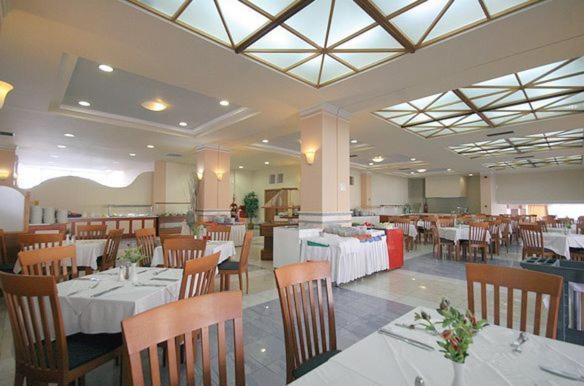 Restaurace v ubytování Zorbas Beach Hotel