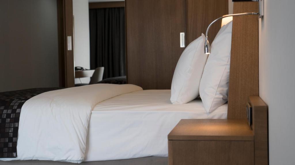 A bed or beds in a room at Yuksel Istanbul Yenikapı Hotel