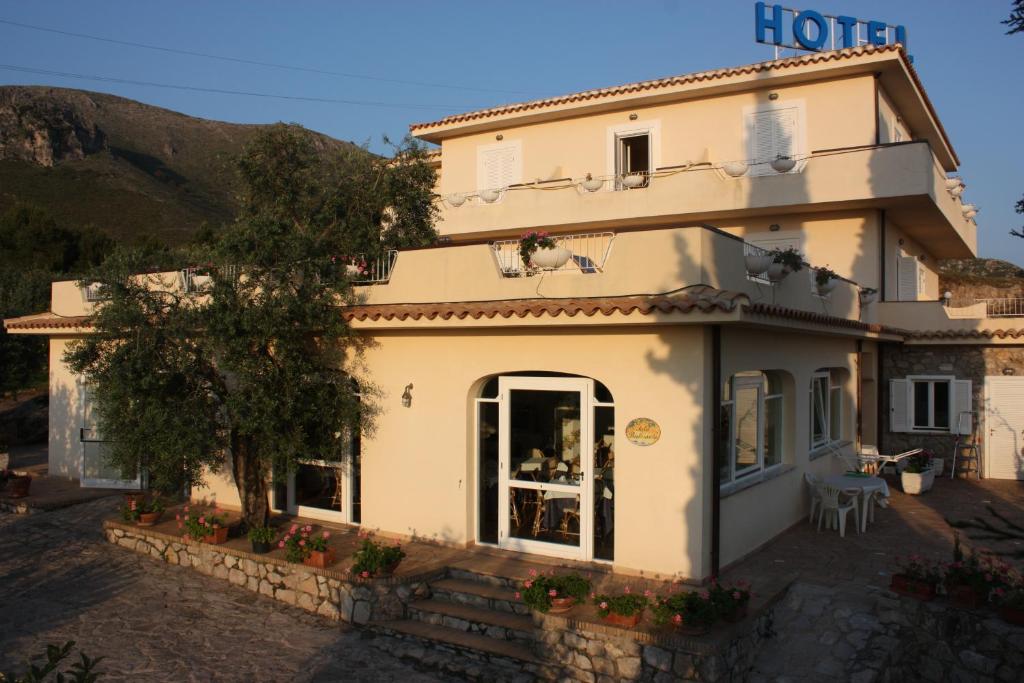 a white building with a sign on top of it at Hotel Belvedere in Sperlonga