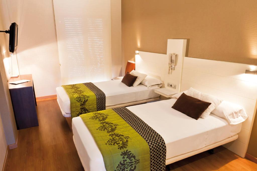 Cama o camas de una habitación en Hotel Fuente El Cura