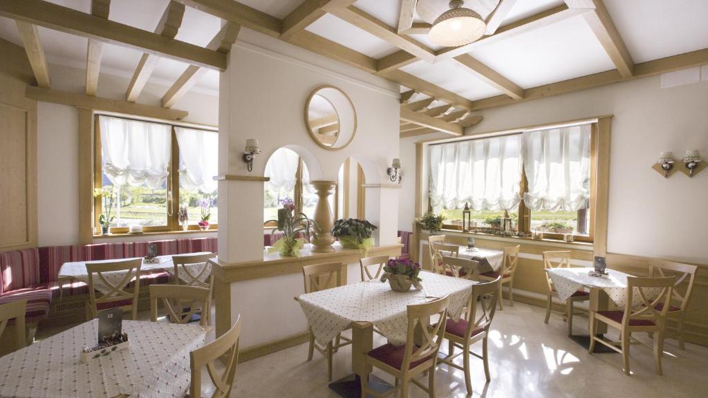 Restaurace v ubytování Alma Living Hotel- Al Girarrosto