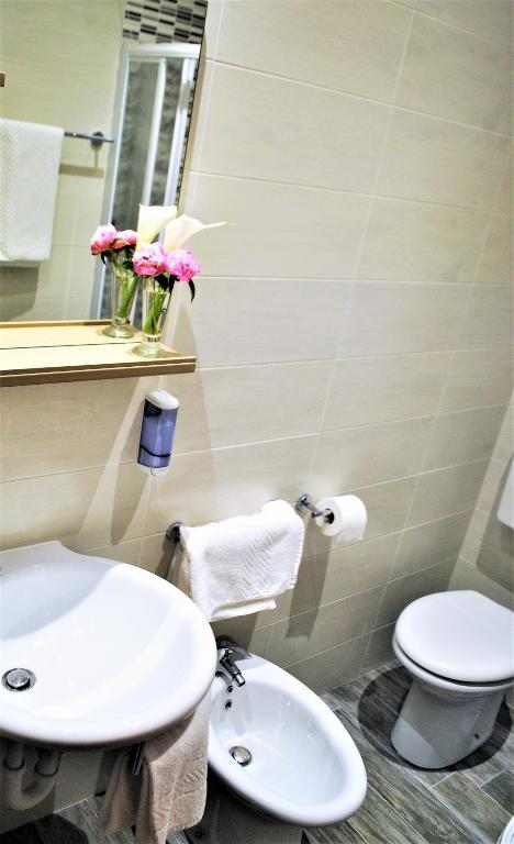 Koupelna v ubytování Hotel Picobello Pineta