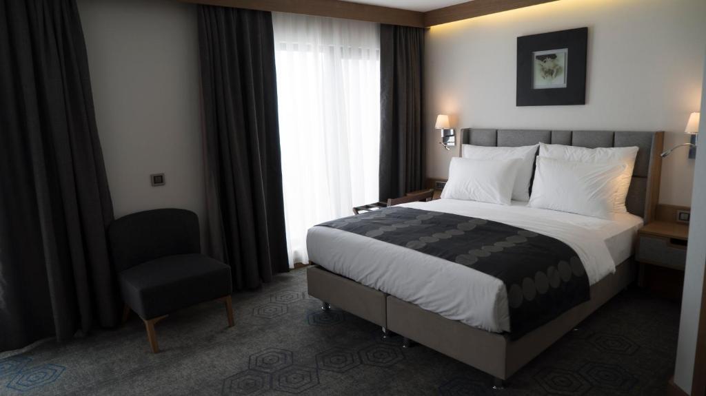 A bed or beds in a room at Yuksel Istanbul Yenikapı Hotel