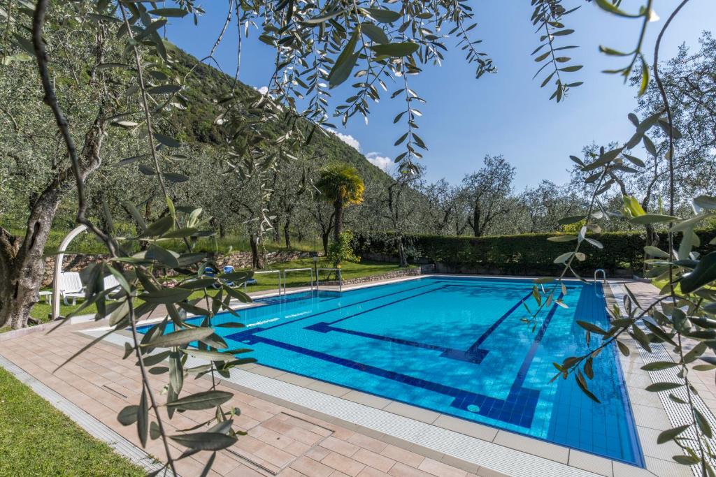 Bazén v ubytování Garnì Casa Rabagno nebo v jeho okolí