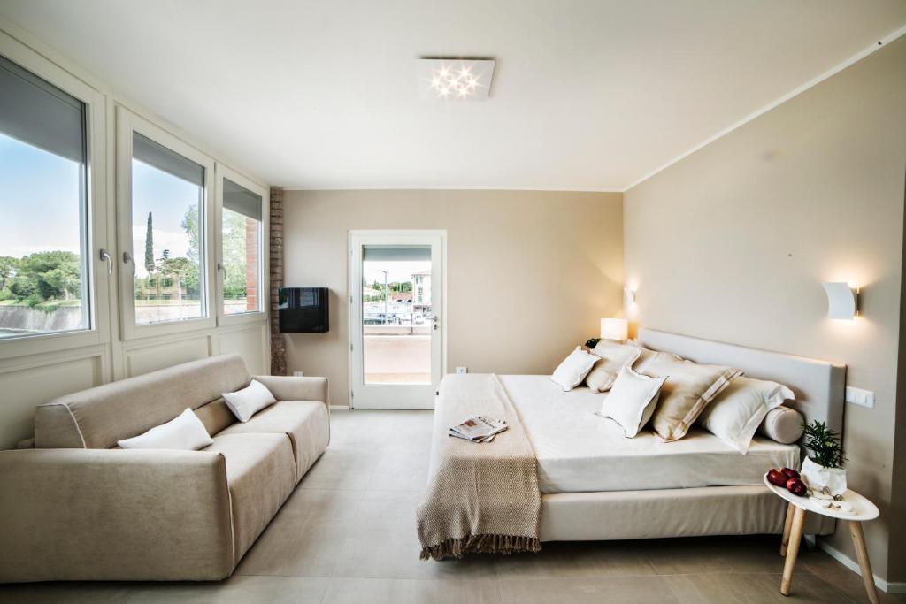 Riviera Carducci Rooms - Camera Doppia Con Balcone E Vista Sul Lago