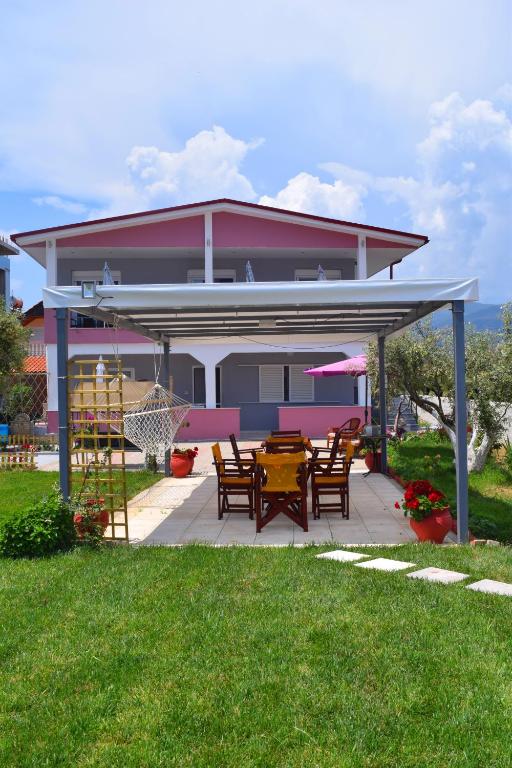 A garden outside Littore Maris