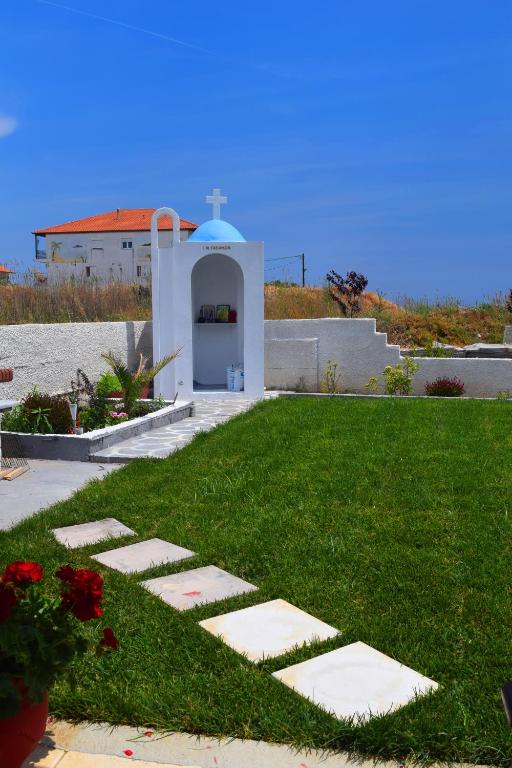 A garden outside Littore Maris