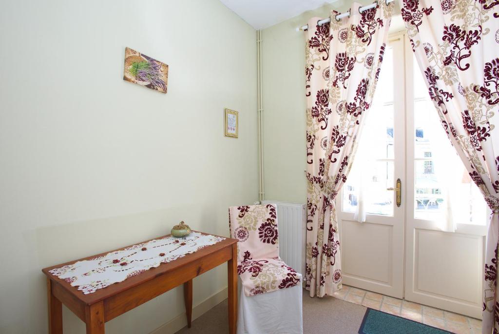 Fotografie z fotogalerie ubytování Maison d'Hotes Orlaya v destinaci Assier