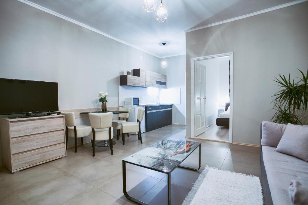 TV i/ili multimedijalni sistem u objektu Jázmin Apartman