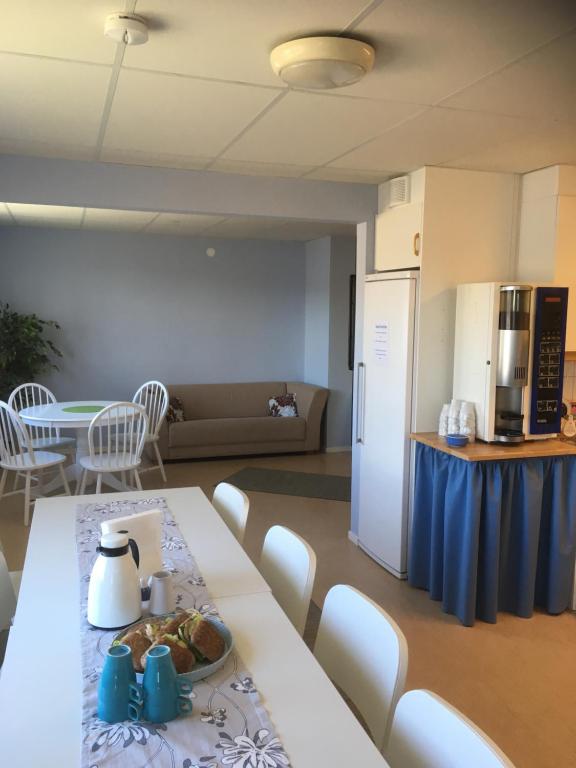 Kuchyň nebo kuchyňský kout v ubytování Docksta Hotell