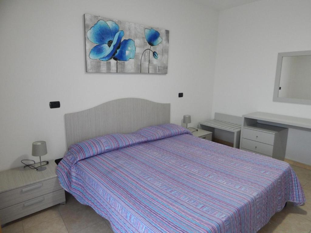 A bed or beds in a room at AffittaSardegna-TRILO GEMELLI 2