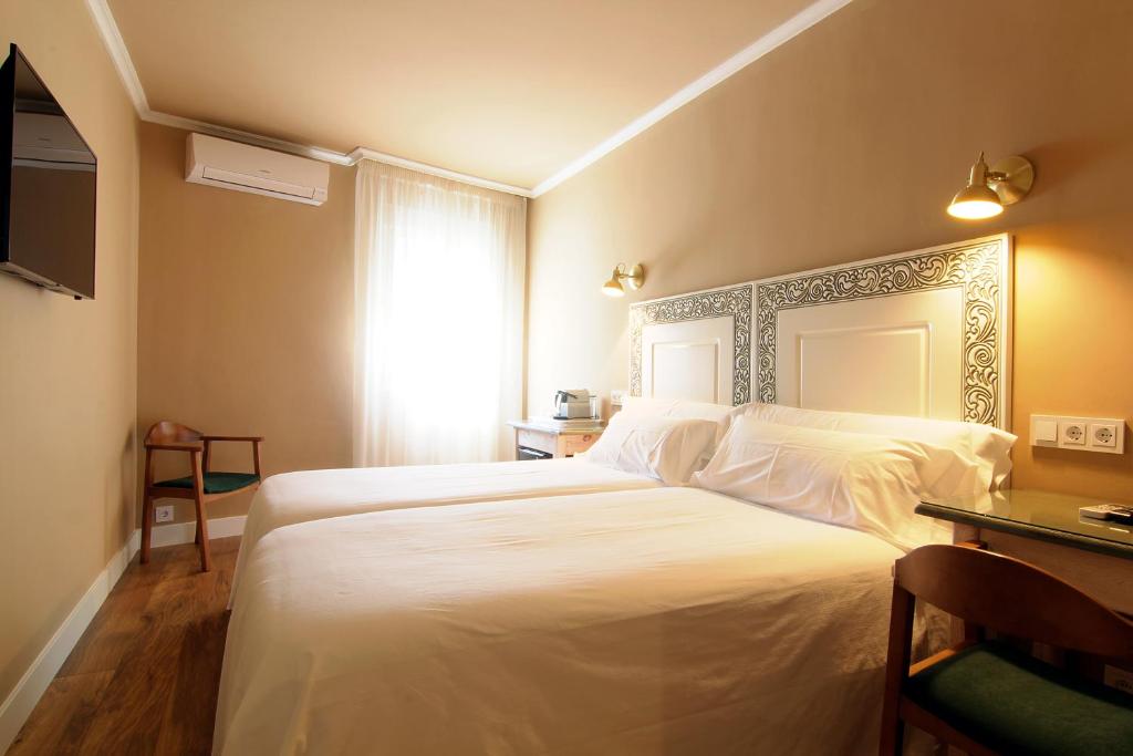 Postel nebo postele na pokoji v ubytování Hostal Los Castañuelos