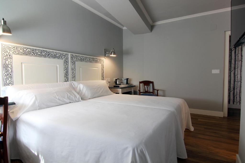 Postel nebo postele na pokoji v ubytování Hostal Los Castañuelos