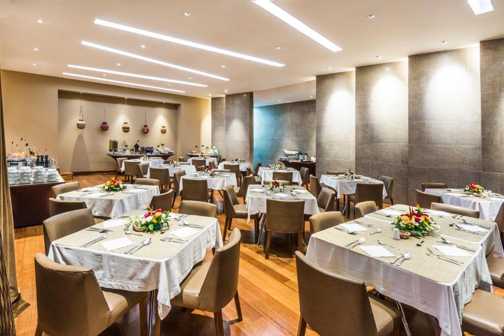 Restaurace v ubytování Hotel Rosales Plaza