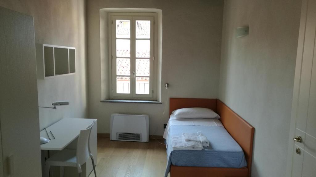 Postel nebo postele na pokoji v ubytování Palazzo Sacco Hostello Fossano