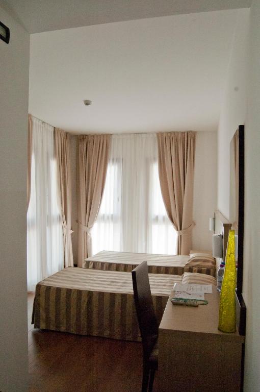Postel nebo postele na pokoji v ubytování Hotel Leon Bianco