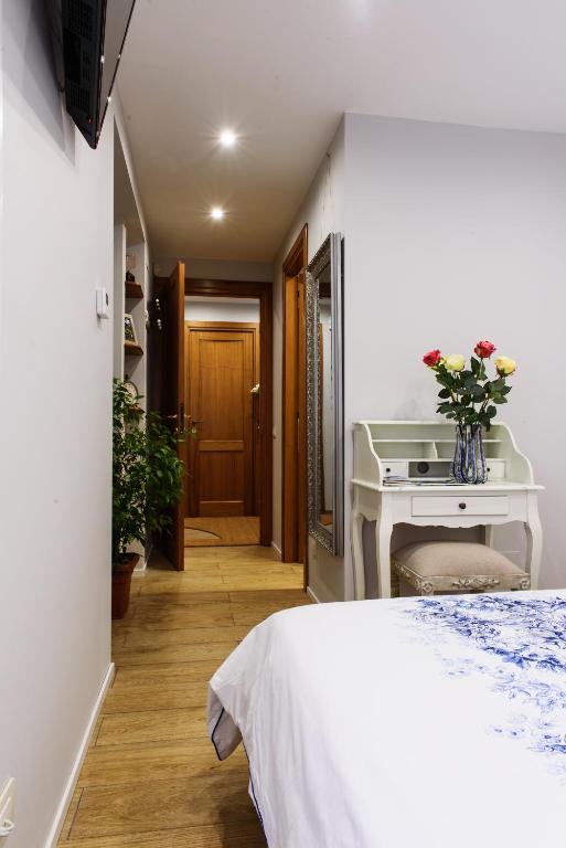 Postel nebo postele na pokoji v ubytování Lora Center Room