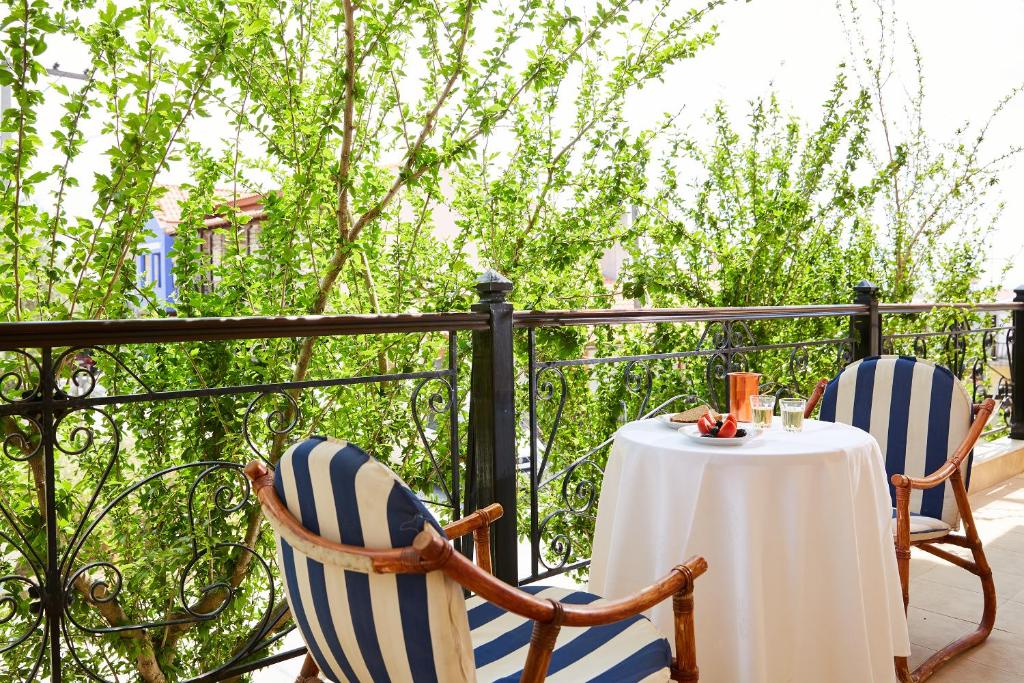 Balkón nebo terasa v ubytování Archodiko Toliadi Boutique Apartments and Suites