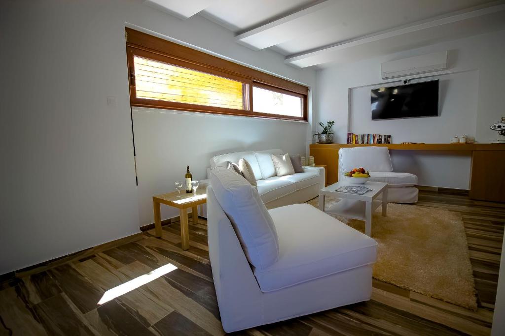 A seating area at Lindos Beauty