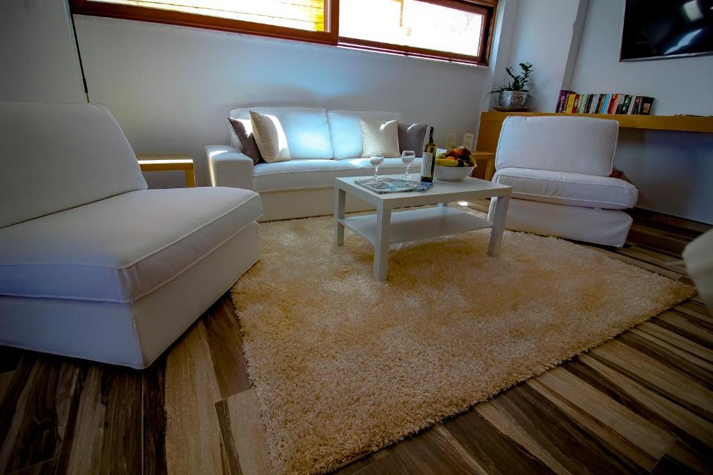 A seating area at Lindos Beauty