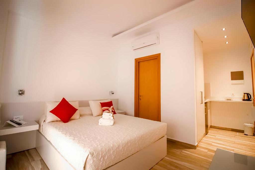 A bed or beds in a room at Lindos Beauty