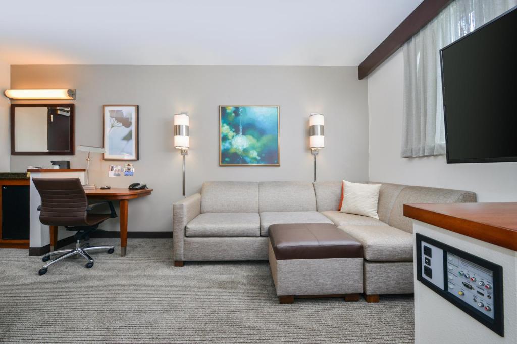 Hyatt Place Chesapeake - King Room With Sofa Bed - High Floor