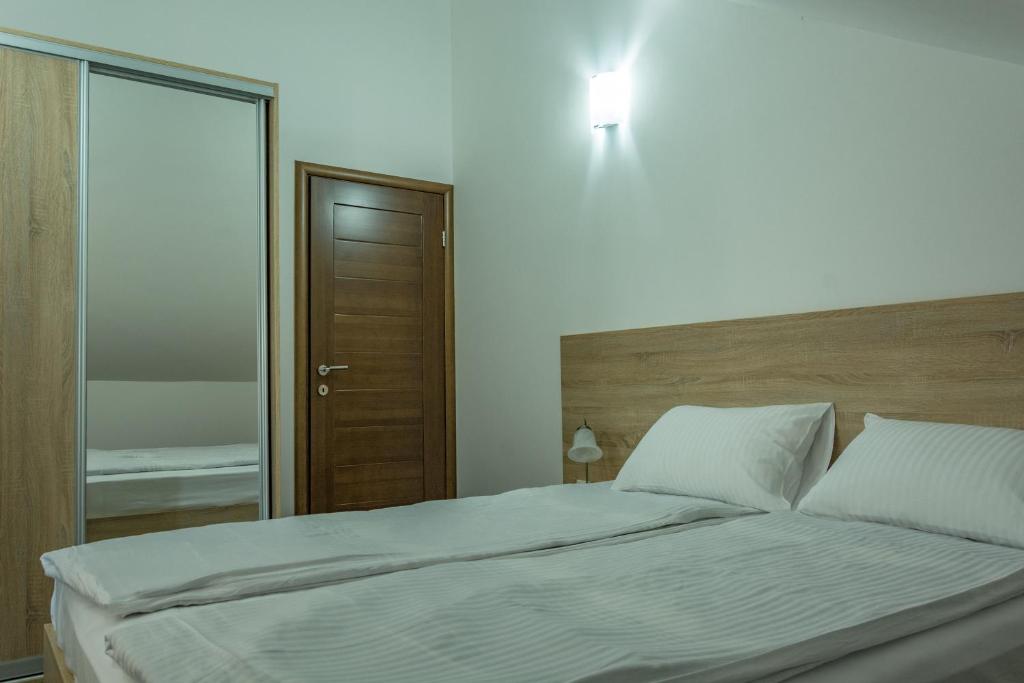 Postel nebo postele na pokoji v ubytování Apartmani Mendula