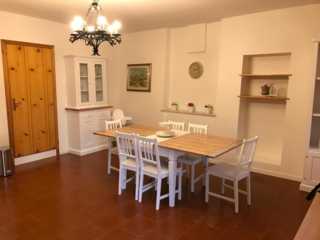 Fotografie z fotogalerie ubytování Chalet Delle Rose Saludecio v destinaci Saludecio