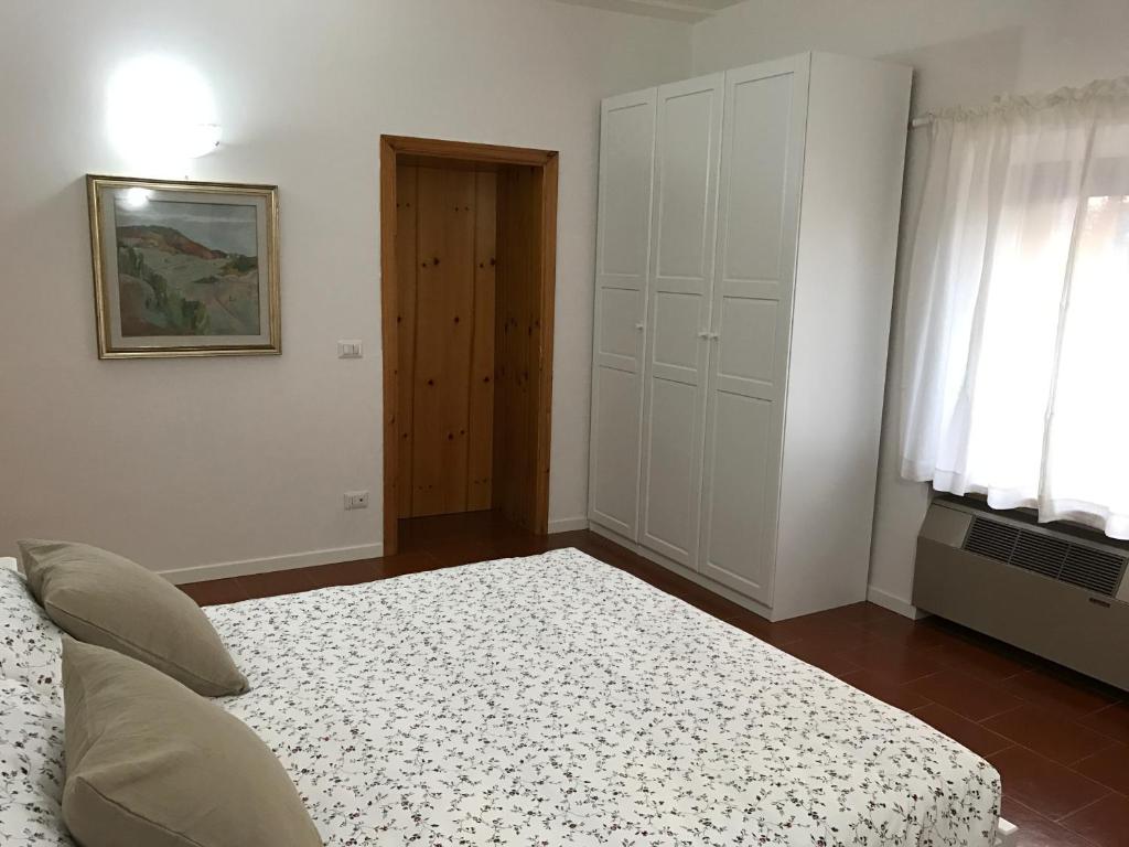 Postel nebo postele na pokoji v ubytování Chalet Delle Rose Saludecio
