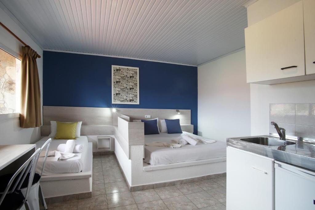A bed or beds in a room at Ermioni Apartments