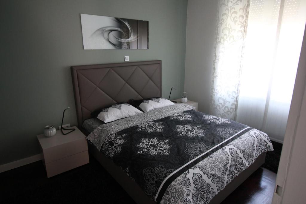 Łóżko lub łóżka w pokoju w obiekcie Apartman Stoosova Deluxe