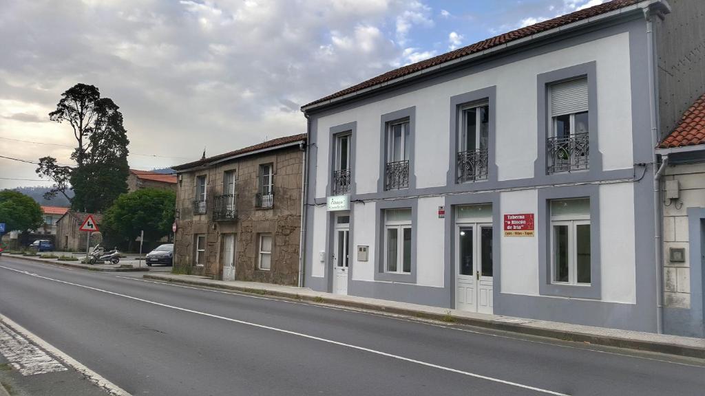 The surrounding neighborhood or a neighborhood close to a hosteleket