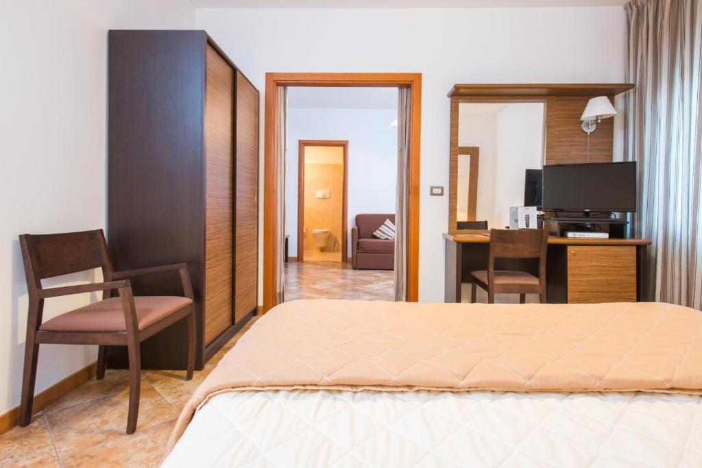 Postel nebo postele na pokoji v ubytování Royal Hotel