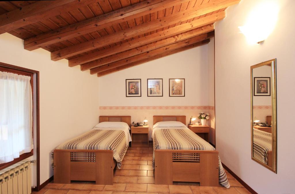 Postel nebo postele na pokoji v ubytování Hotel Colomber