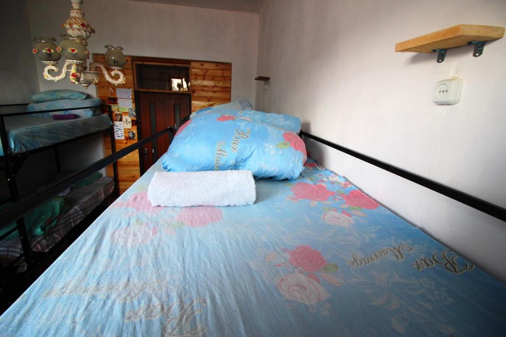 Postel nebo postele na pokoji v ubytování Sheni Hostel