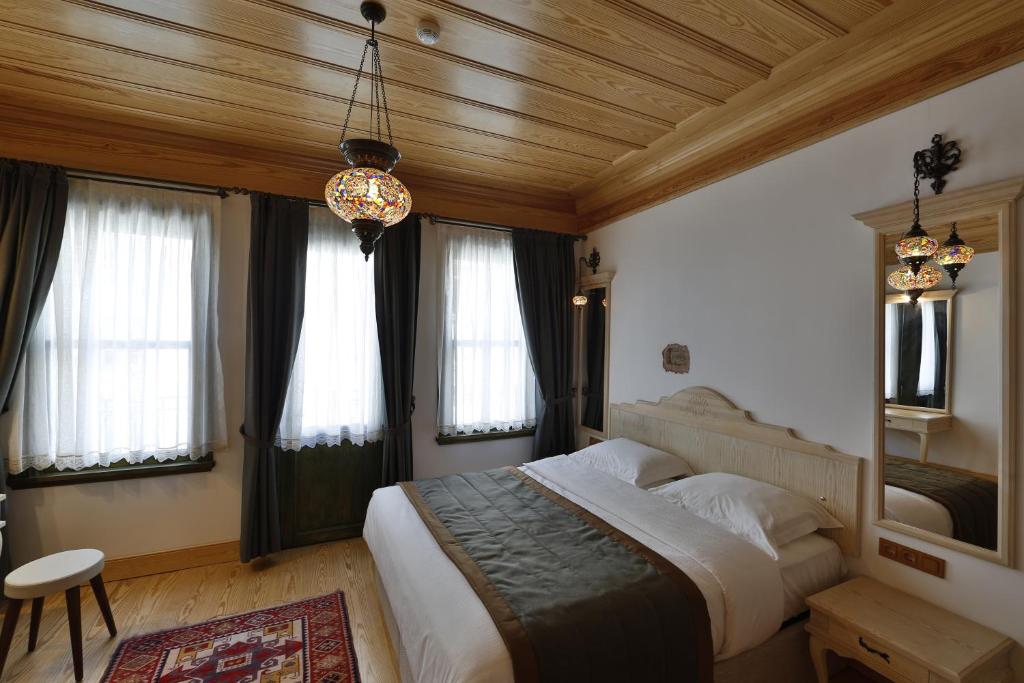 Postel nebo postele na pokoji v ubytování Catirga Konak Apartments