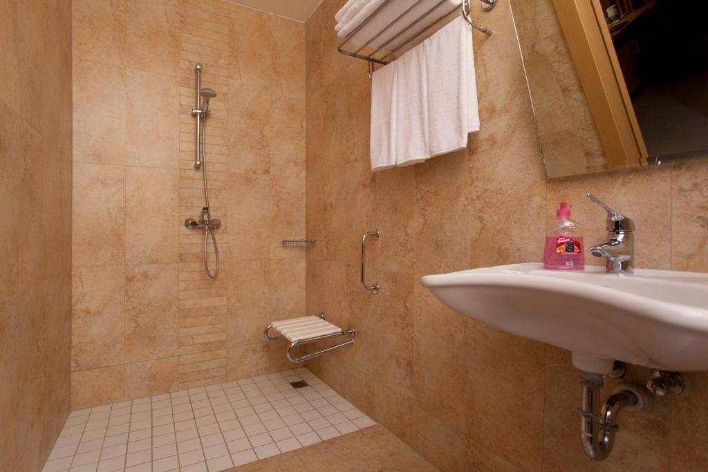 Remi Hotel - Standard Single Room