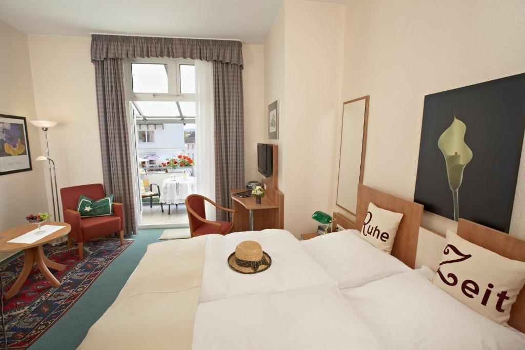a hotel room with a bed and a living room at HotelHaus Ritter in Bad Pyrmont