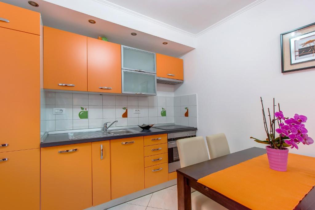 Kuchyňa alebo kuchynka v ubytovaní Apartments Leila