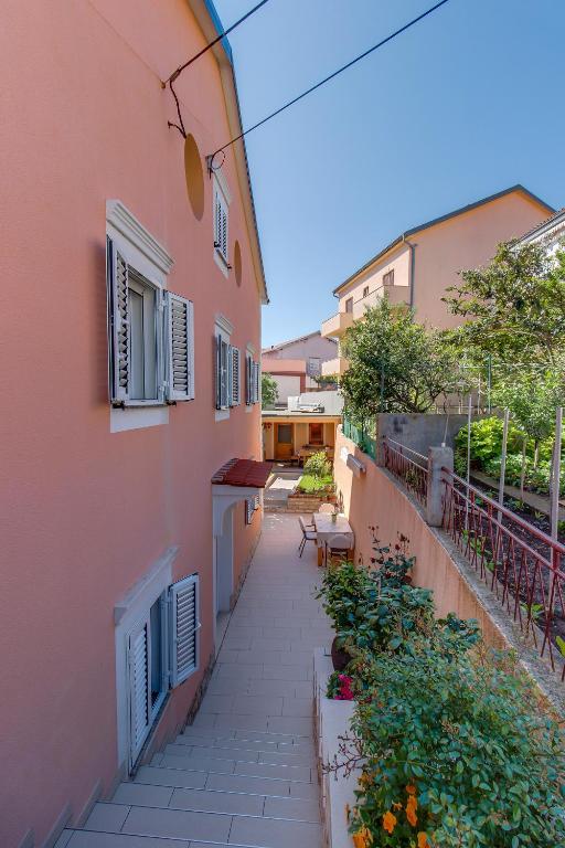Budova, v ktorej sa apartmán nachádza