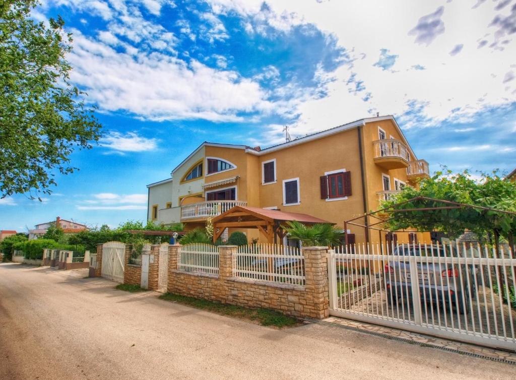 Apartments Joko 1160 - Housity