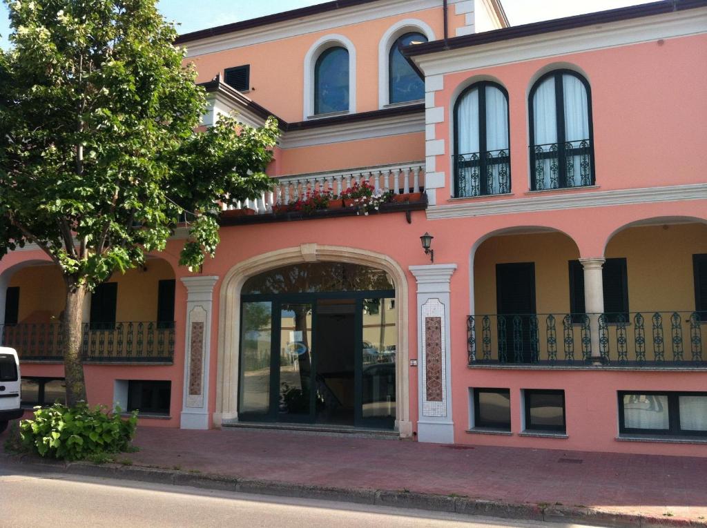 Budova, kde se aparthotel nachází