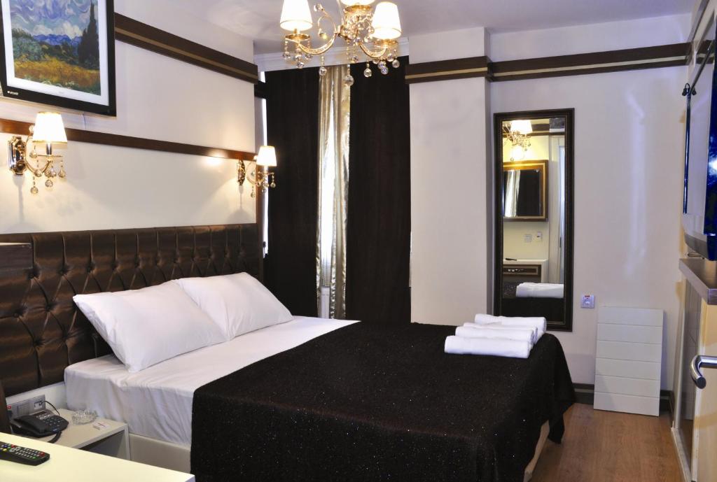 Gloria Tibi Hotel - Deluxe Doppel- Oder Zweibettzimmer
