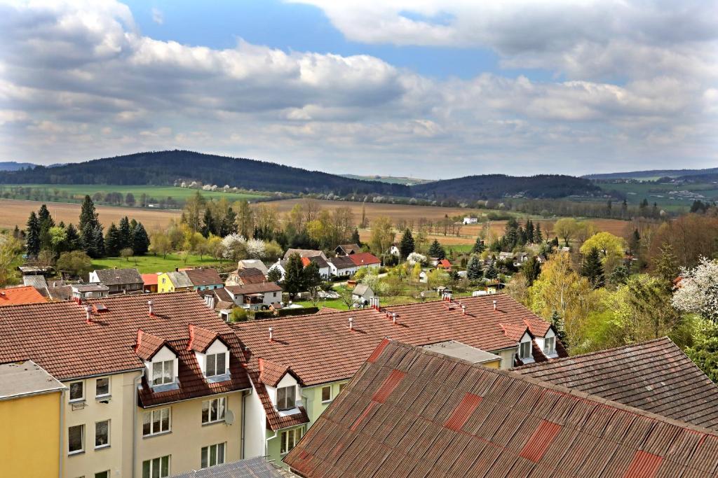 Nespecifikovaný výhled na hory nebo výhled na hory při pohledu z hotelu