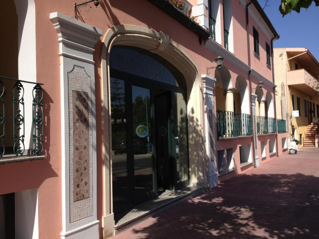 Budova, kde se aparthotel nachází