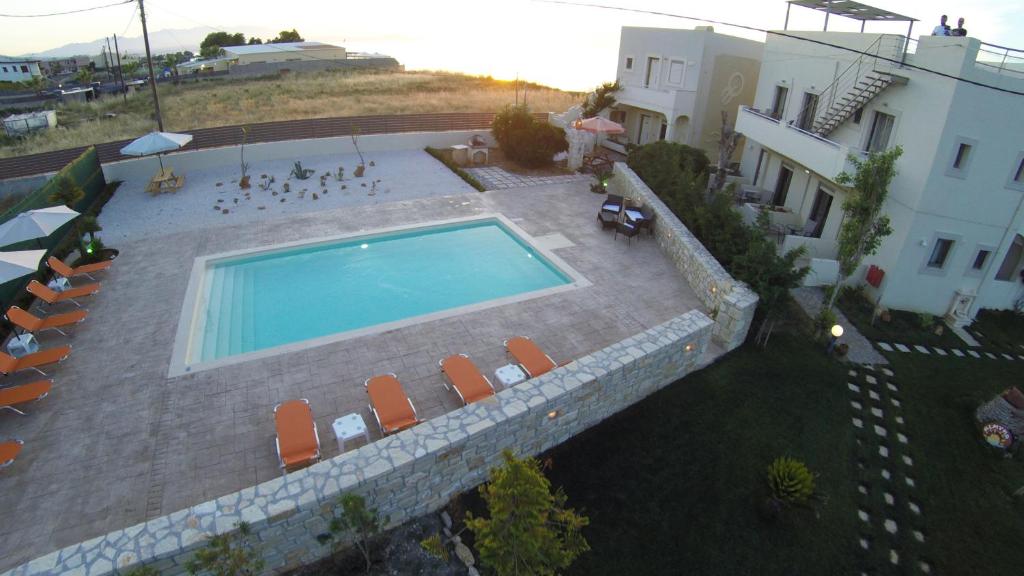 Bazén v ubytování Almyra Apartments & Suites nebo v jeho okolí