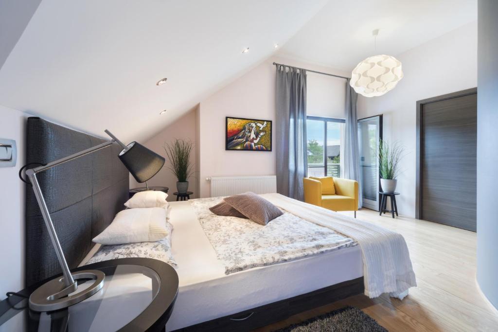 Postel nebo postele na pokoji v ubytování Bled Apartment Kirsch