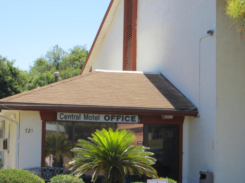a building with a sign for a central motel office at Central Motel - Inverness in Inverness